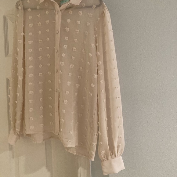 Tops - Flying Tomatoe ivory blouse NWT size medium